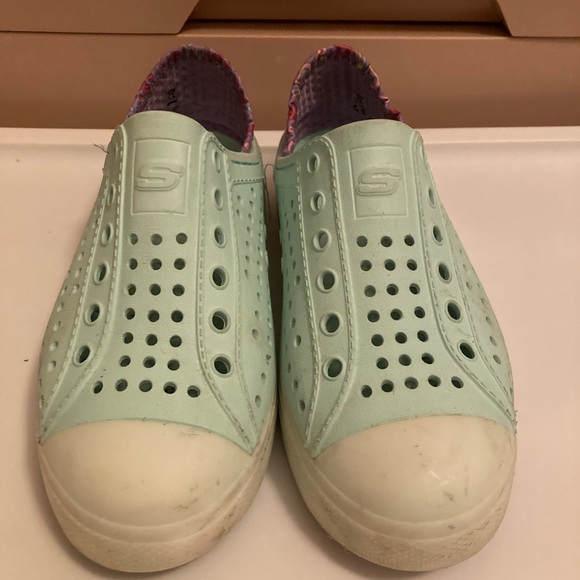 Girl’s Sketchers light up foamies size 2 - Picture 3 of 7